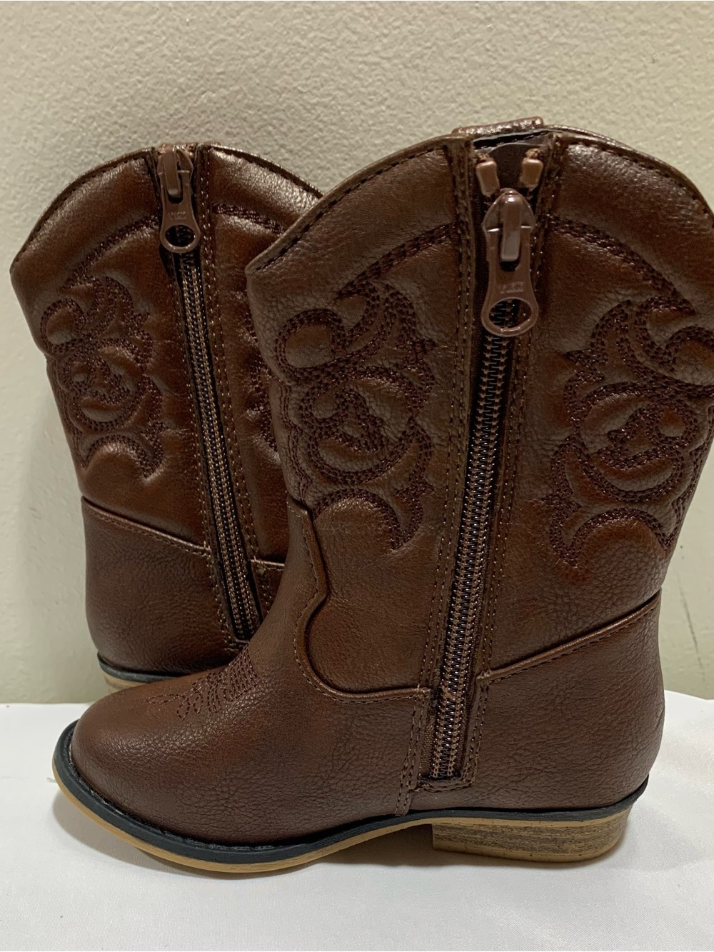 Cat & Jack girls size 8 cowboy boots - like new - Picture 3 of 4